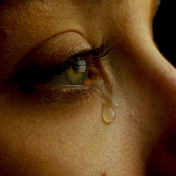 女性は泣くとキレイになる？「涙活」で得られる効果を深掘り！