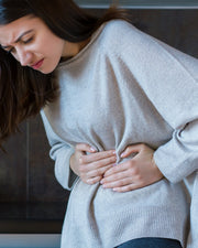 生理前は便秘、生理中はゆるくなる？お通じとホルモンの関係と対策